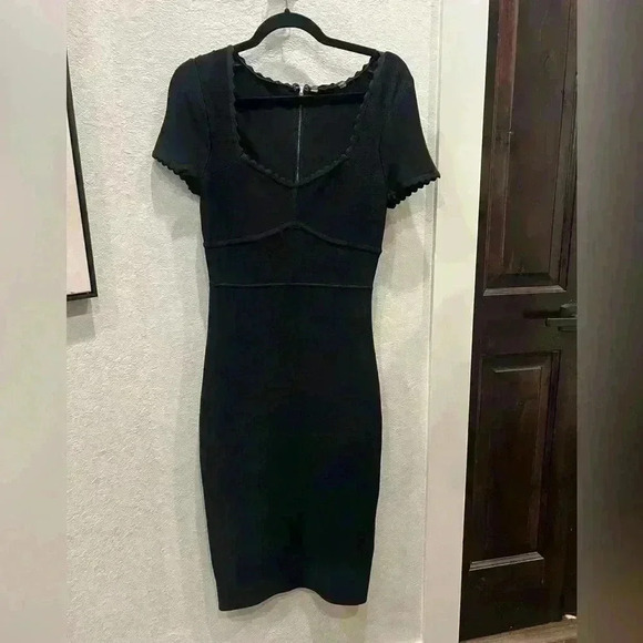 NWT-BCBGMaxAzria Bodycon Black Midi Dress Scalloped- Size Medium - Picture 4 of 9